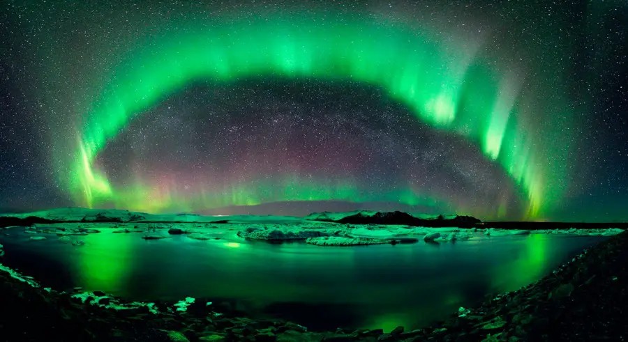 Northern Lights dancing above Glacier Lagoon