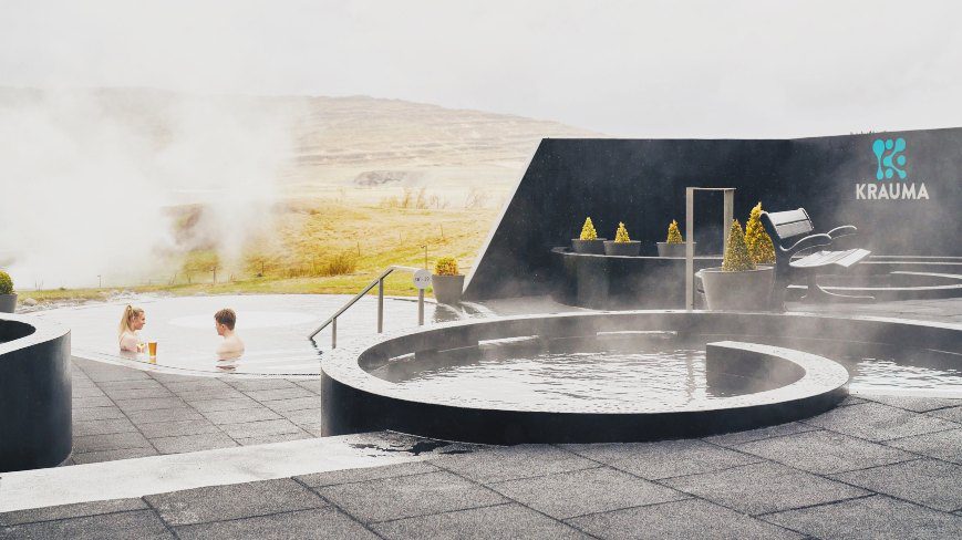 2 people in geothermal pools in spa