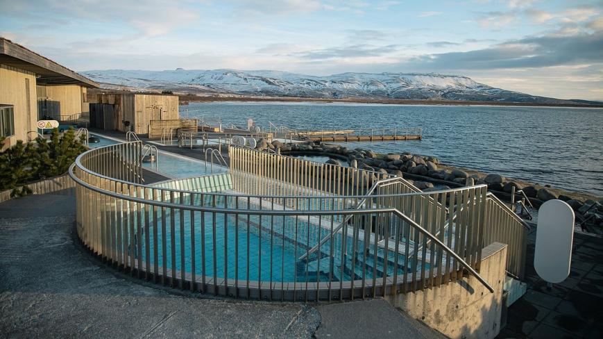 Geothermal baths next to the laugarvatn lake. There are the mountains in the background