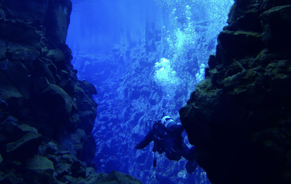 Diving in Silfra